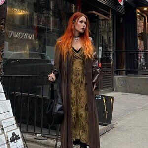 Meet your Posher, Lilith